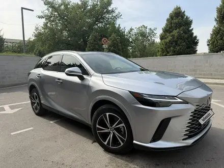 Lexus RX 350 2023 года за 30 500 000 тг. в Алматы – фото 2