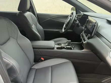 Lexus RX 350 2023 года за 30 500 000 тг. в Алматы – фото 37