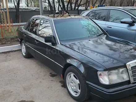 Mercedes-Benz E 230 1991 года за 1 500 000 тг. в Астана – фото 2