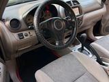 Toyota RAV4 2003 годаүшін3 100 000 тг. в Семей – фото 4