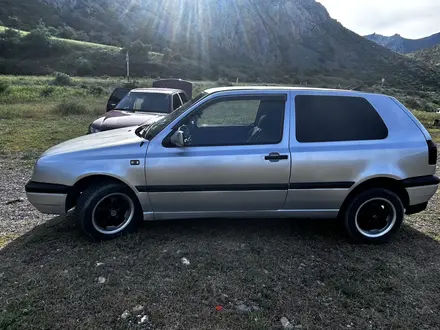 Volkswagen Golf 1993 года за 1 500 000 тг. в Шолаккорган – фото 2