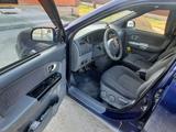 Kia Carens 2006 года за 2 500 000 тг. в Актобе – фото 5