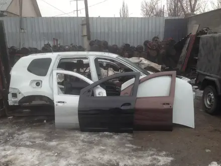 Дверь водительская Рено Сандеро за 1 001 тг. в Алматы