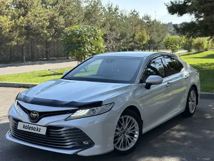 Toyota Camry 2019 года за 14 200 000 тг. в Алматы – фото 4