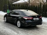 Toyota Camry 2018 года за 14 300 000 тг. в Алматы – фото 5