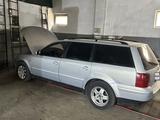 Volkswagen Passat 1998 года за 1 200 000 тг. в Алматы – фото 4