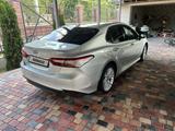 Toyota Camry 2018 года за 14 000 000 тг. в Алматы – фото 3