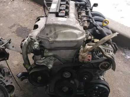 Двигатель и кпп на Тойоту Короллу 1ZZ Toyota Corolla за 10 000 тг. в Уральск – фото 2