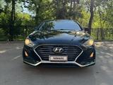 Hyundai Sonata 2018 года за 5 300 000 тг. в Уральск – фото 2