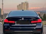 BMW 550 2022 года за 38 000 000 тг. в Алматы – фото 2