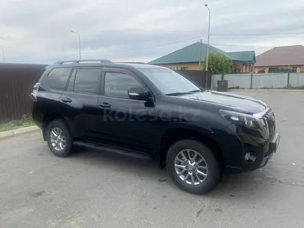 Toyota Land Cruiser Prado 2017 года за 22 700 000 тг. в Атырау – фото 4