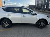 Toyota RAV4 2013 года за 8 600 000 тг. в Актобе – фото 2