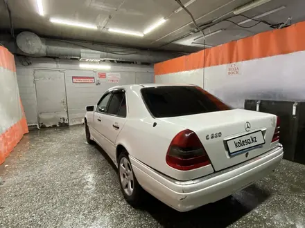 Mercedes-Benz C 200 1995 года за 1 800 000 тг. в Алматы – фото 4