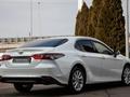 Toyota Camry 2023 года за 17 990 000 тг. в Алматы – фото 7