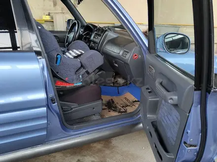 Toyota RAV4 1996 года за 3 500 000 тг. в Алматы – фото 13