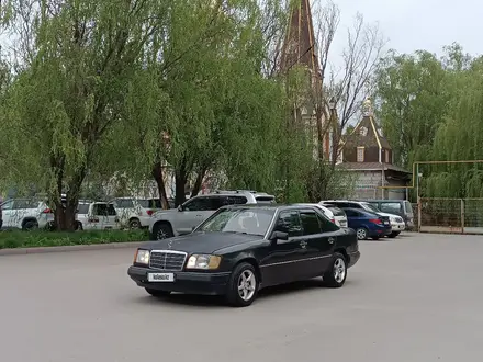 Mercedes-Benz E 220 1994 года за 1 200 000 тг. в Алматы – фото 5