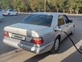 Mercedes-Benz E 220 1993 года за 2 100 000 тг. в Тараз – фото 2