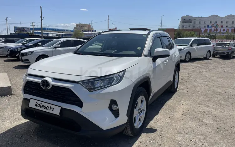 Toyota RAV4 2020 года за 16 500 000 тг. в Атырау