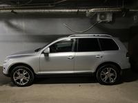 Volkswagen Touareg 2007 года за 8 200 000 тг. в Астана