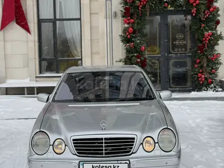 Mercedes-Benz E 320 2001 года за 5 100 000 тг. в Караганда