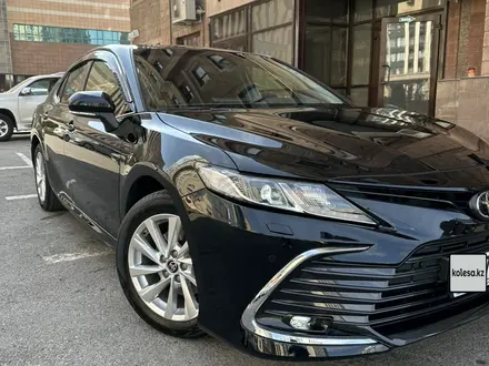 Toyota Camry 2023 года за 17 200 000 тг. в Алматы – фото 2