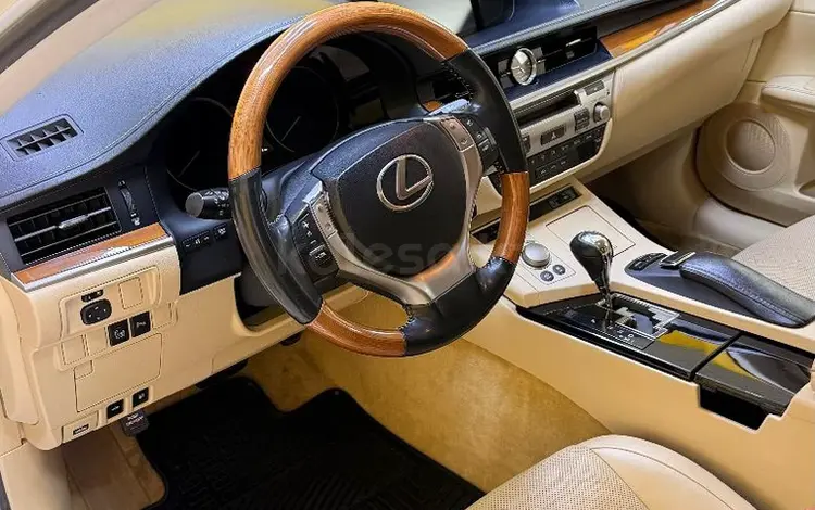 Lexus ES 300h 2013 года за 8 500 000 тг. в Жанаозен