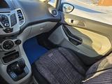 Ford Fiesta 2013 года за 5 000 000 тг. в Караганда – фото 2