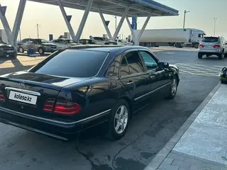Mercedes-Benz E 320