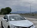 Toyota Camry 2023 года за 15 500 000 тг. в Алматы – фото 2