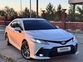Toyota Camry 2023 года за 15 500 000 тг. в Алматы – фото 17