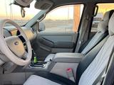 Ford Explorer 2005 года за 4 500 000 тг. в Атырау – фото 2