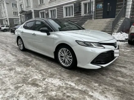 Toyota Camry 2020 года за 14 500 000 тг. в Алматы – фото 3