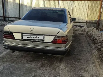 Mercedes-Benz E 230 1990 года за 1 000 000 тг. в Сатпаев – фото 2