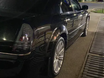 Chrysler 300C 2006 года за 5 000 000 тг. в Уральск – фото 2