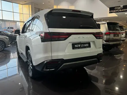 Lexus LX 600 Luxury+ 2025 года за 90 890 000 тг. в Алматы – фото 14