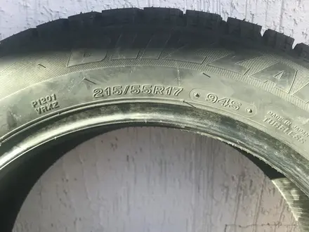 Шины 215/55/17 Bridgestone за 120 000 тг. в Уральск – фото 2