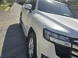 Toyota Land Cruiser 2023 года за 44 000 000 тг. в Алматы – фото 2