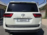 Toyota Land Cruiser 2023 года за 44 000 000 тг. в Алматы – фото 4