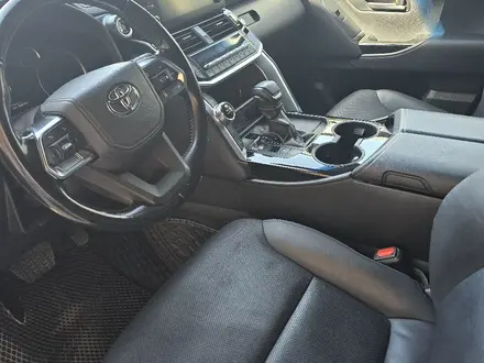 Toyota Land Cruiser 2023 года за 44 000 000 тг. в Алматы – фото 5