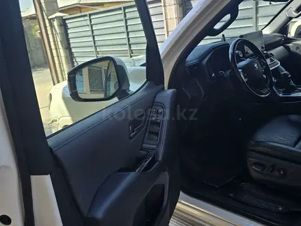 Toyota Land Cruiser 2023 года за 44 000 000 тг. в Алматы – фото 7