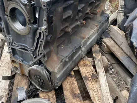 Двигатель кпп редукторы мосты гбц коленвал блок мотора в Алматы
