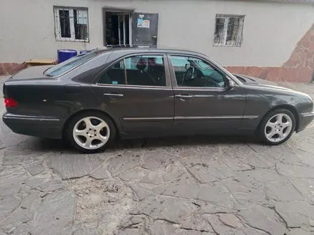 Mercedes-Benz E 320 2000 года за 6 500 000 тг. в Шымкент – фото 7