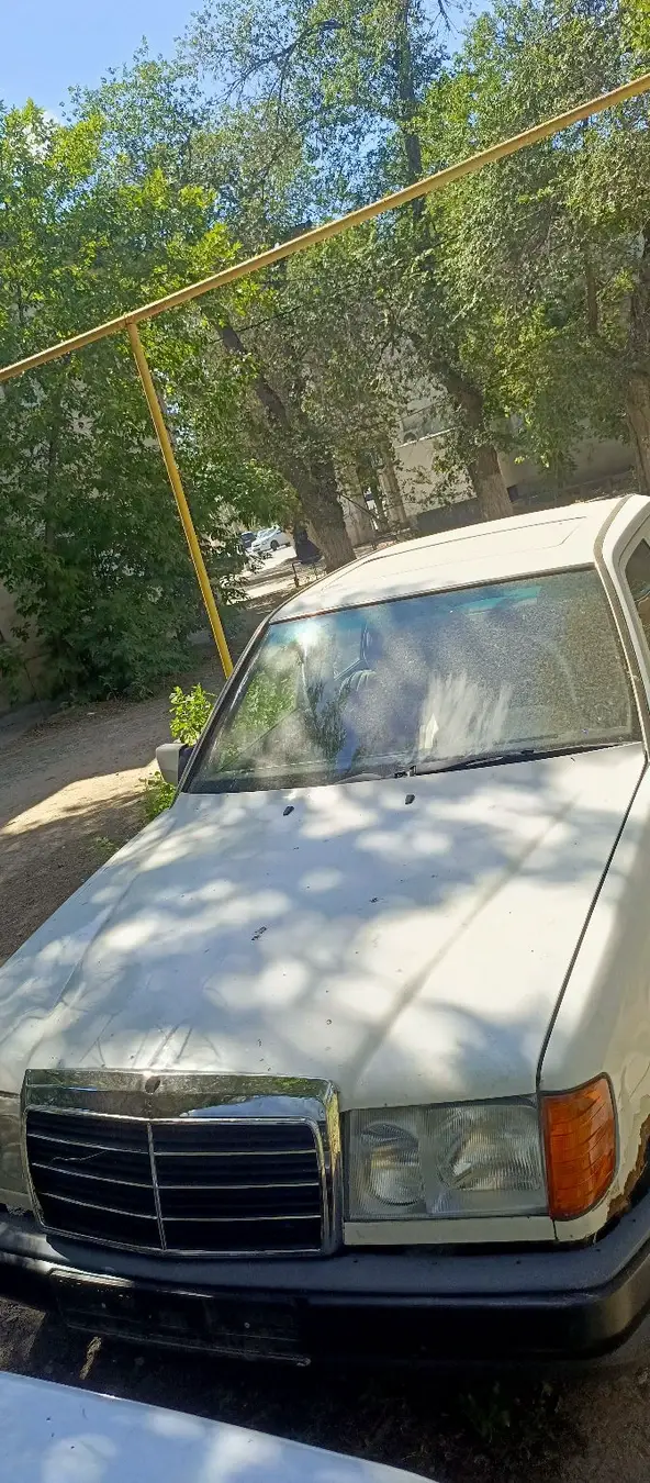 Mercedes-Benz E-Class, 1992