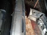 Передний бампер на Mercedes Benz cшка бампер бу оригинальный! за 140 000 тг. в Алматы – фото 3