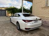 Lexus ES 250 2020 года за 19 500 000 тг. в Актау – фото 2
