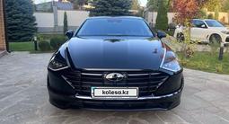 Hyundai Sonata 2022 года за 13 600 000 тг. в Алматы – фото 2