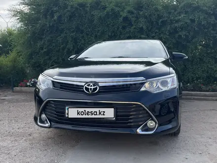 Toyota Camry 2017 года за 13 700 000 тг. в Степногорск – фото 2