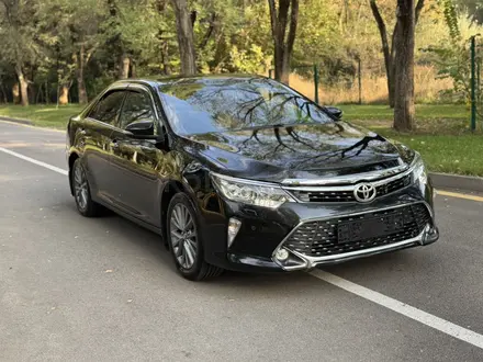 Toyota Camry 2018 года за 14 000 000 тг. в Алматы – фото 2