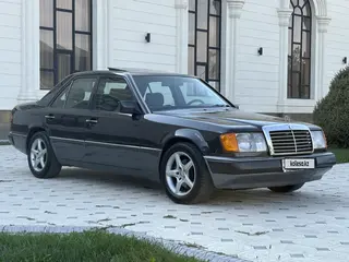 Mercedes-Benz E 230