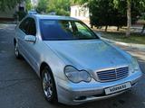 Mercedes-Benz C 200 2003 года за 2 500 000 тг. в Павлодар